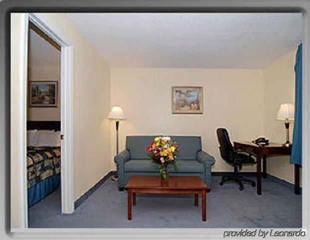 Tower Inn And Suites Of Guilford / Madison Quarto foto
